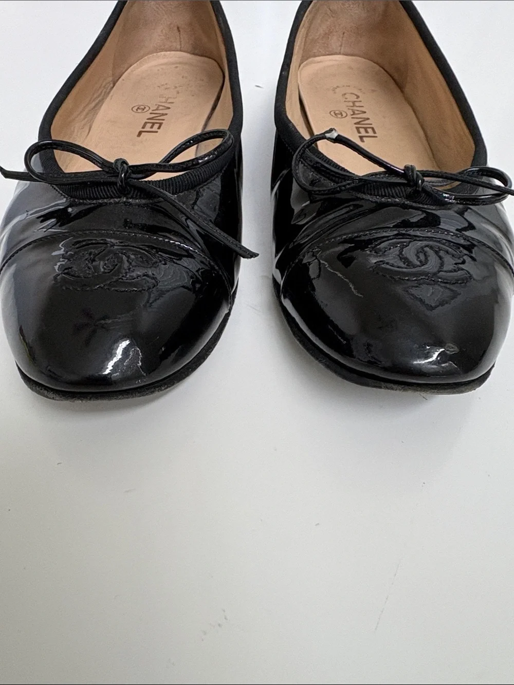 CHANEL Vintage Black Patent Leather CC Logo Ballet Flats with Bow
